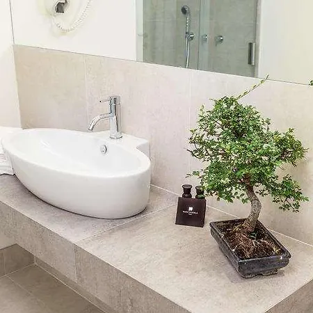 Boutique Luxury & Design בית הארחה