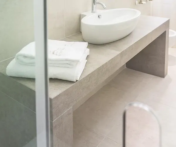 Boutique Luxury & Design בית הארחה