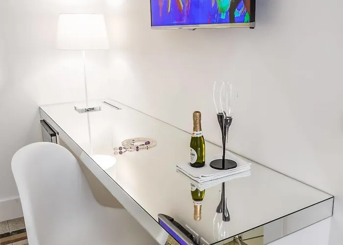 Boutique Luxury & Design בית הארחה